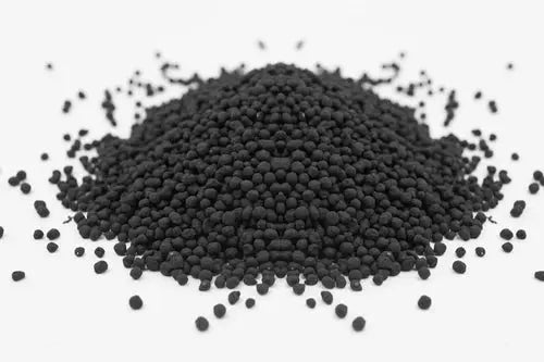 UNS Controsoil Black Normal active aquasoil – pile of black soil granules